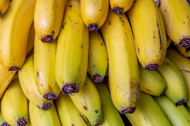 Curiosidades y beneficios del plátano según el color de su piel