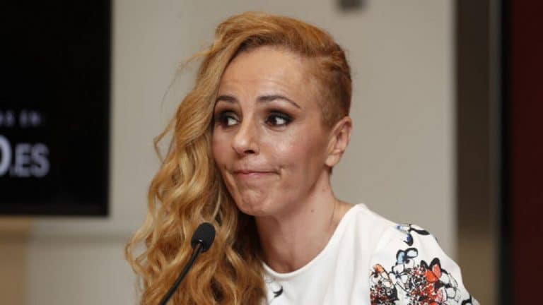 Rocío Carrasco: risueña, bromista y cínica, así ha sido su reaparición tras contar la agresión de su hija