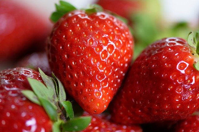 Fresas: fruta de temporada, beneficios y recetas originales para chuparse los dedos