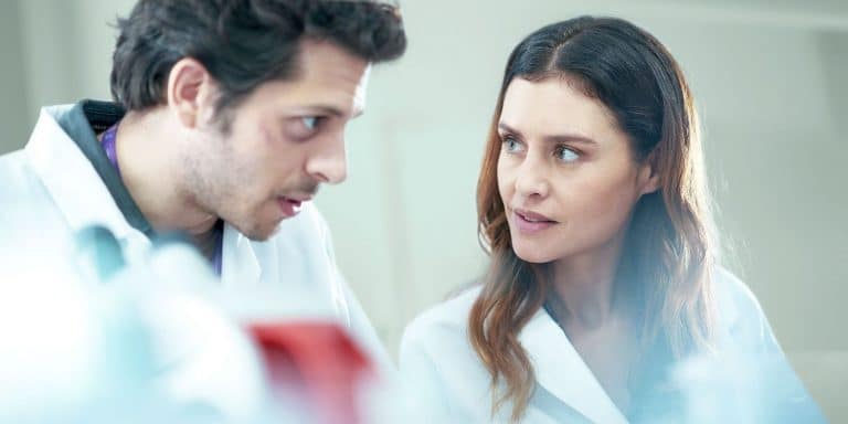 The One: la nueva serie que arrasa en Netflix y que no te puedes perder