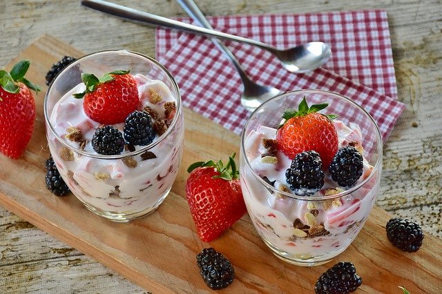 Fresas: fruta de temporada, beneficios y recetas originales para chuparse los dedos