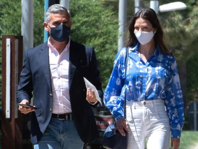 Esther Doña tiene olvidada por completo la muerte de Carlos Falcó. Su vida, al lado de Juan Garcés