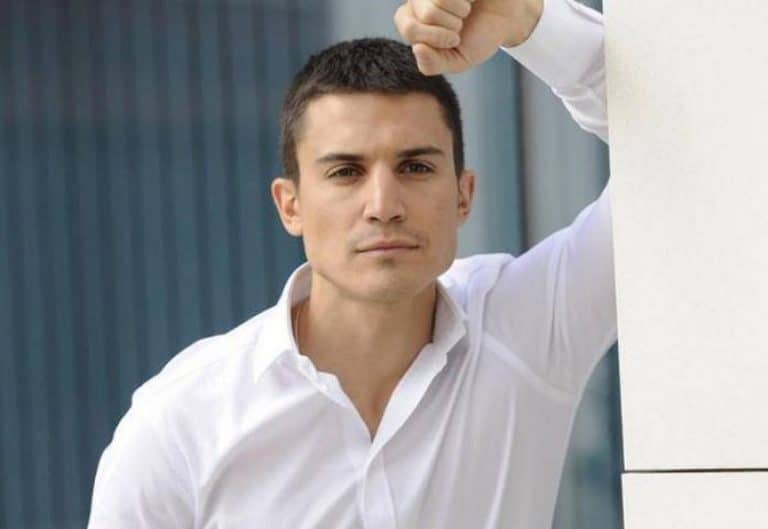 Álex González incendia las redes con su posado más ‘hot’