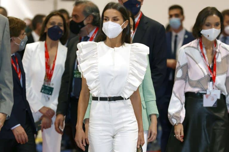 La Reina Letizia, espectacular en  Fitur de blanco de Inés Domecq