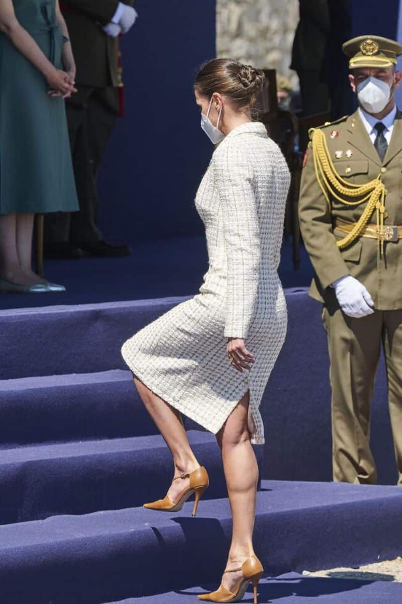 La Reina Letizia repite look y nos deja con la boca abierta