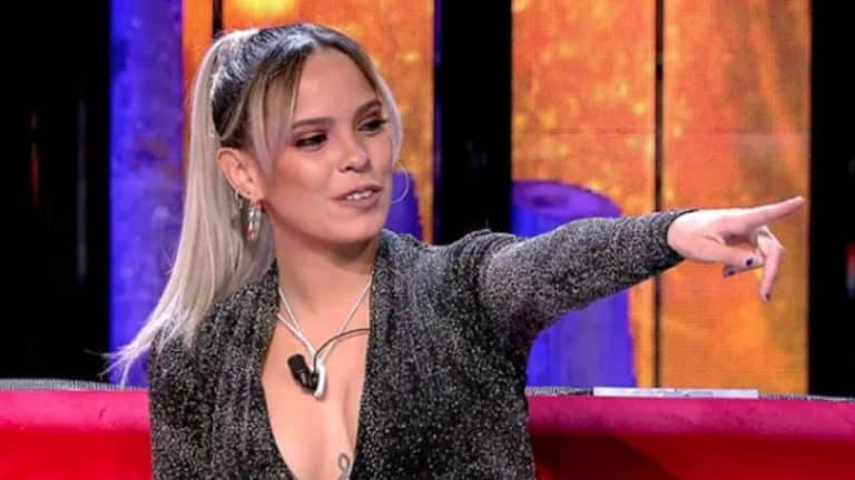 Gloria Camila se acerca a Rocío Carrasco y le da la espalda la familia Mohedano