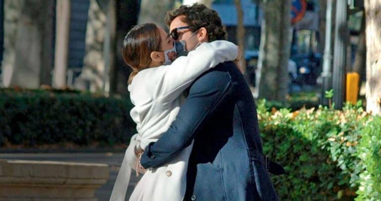 Tamara Falcó reaparece, feliz y enamorada, junto a Iñigo Onieva en el homenaje a su padre