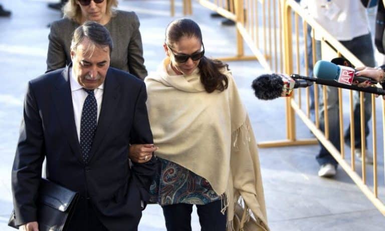 Isabel Pantoja recibe al fin una buena noticia: su gran enemigo se rinde