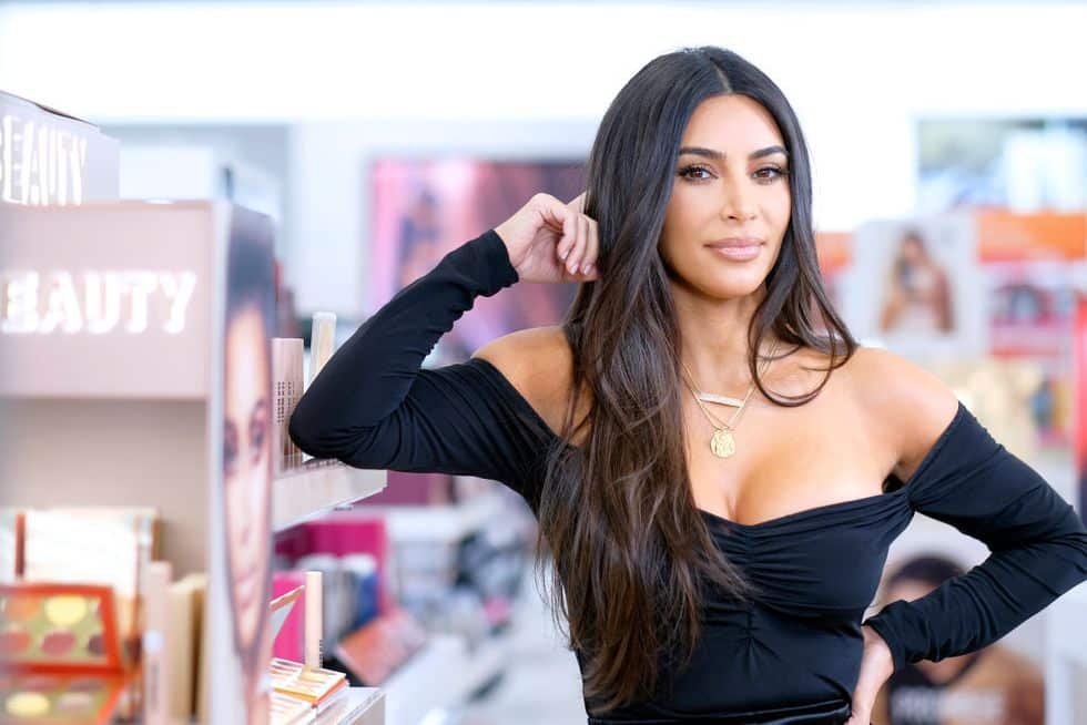 kim kardashian attends kkw beauty launch at ulta beauty on news photo 1573057895 Conoce las gominolas para pelo y piel que Kim Kardashian ha puesto de moda
