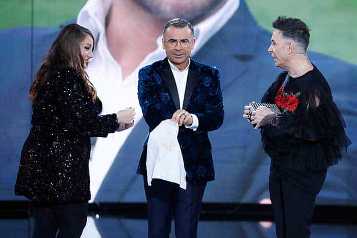 ¡Exclusiva! El cruel desprecio de Rocío Flores a su abuela, Rocío Jurado: "Se ponía como una fiera" maestro joao pañuelo rocio jurado