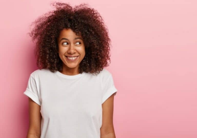 Conquista rizos perfectos: truco de peluquero en 2 simples pasos