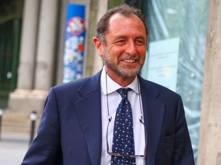 Luis Gasset pasa de Anne Igartiburu porque le gusta más la Reina