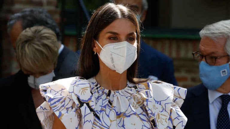 La Reina Letizia acaba la semana con un look juvenil y fresco que te encantará