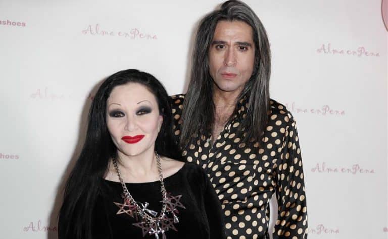 Alaska cumple 58 años muy preocupada por la salud de Mario Vaquerizo