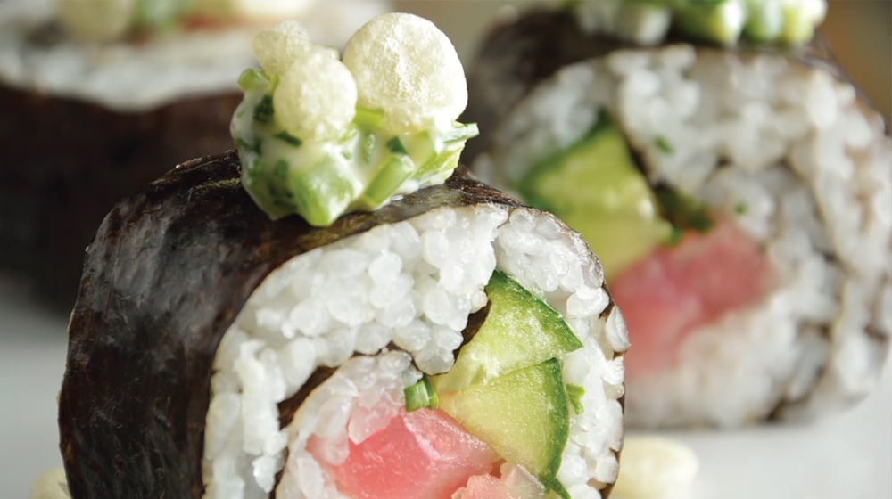 Rosalía, y el sushi su plato favorito. Así lo hace