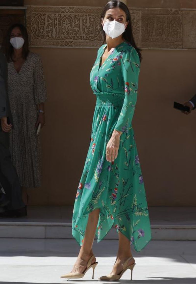La Reina Letizia rescata su vestido Maje y conquista Granada