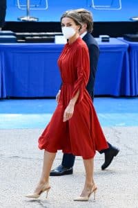 canva photo editor 66 La Reina Letizia sorprende con su impresionante vestido Salvatore Ferragamo