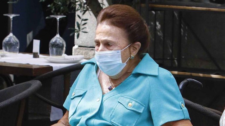 La Infanta Margarita le da un toque de atención a su marido, Carlos Zurita