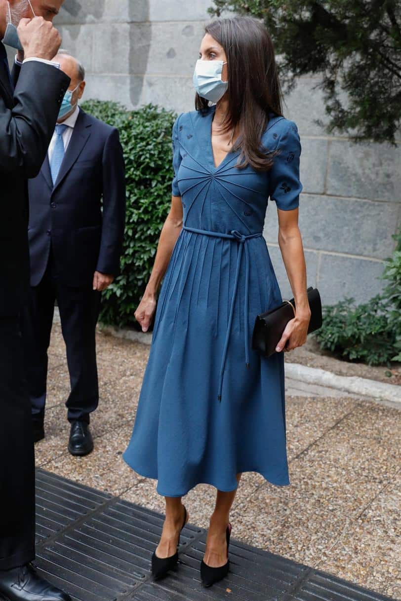 Doña Letizia rescata de su armario su espectacular Bottega Veneta