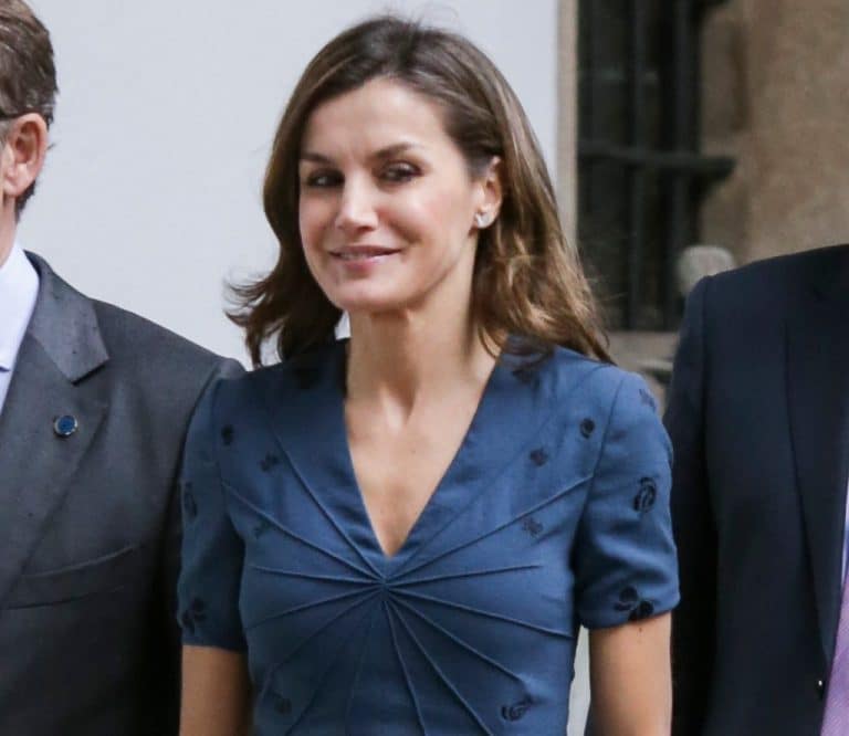 Doña Letizia rescata de su armario su espectacular Bottega Veneta