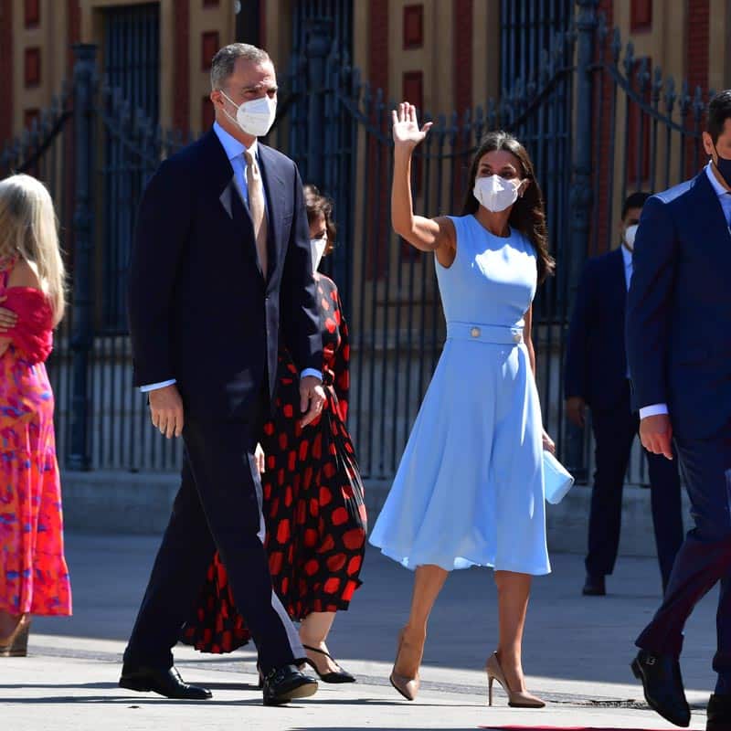 Reina Letizia, espectacular de azul y muy morena