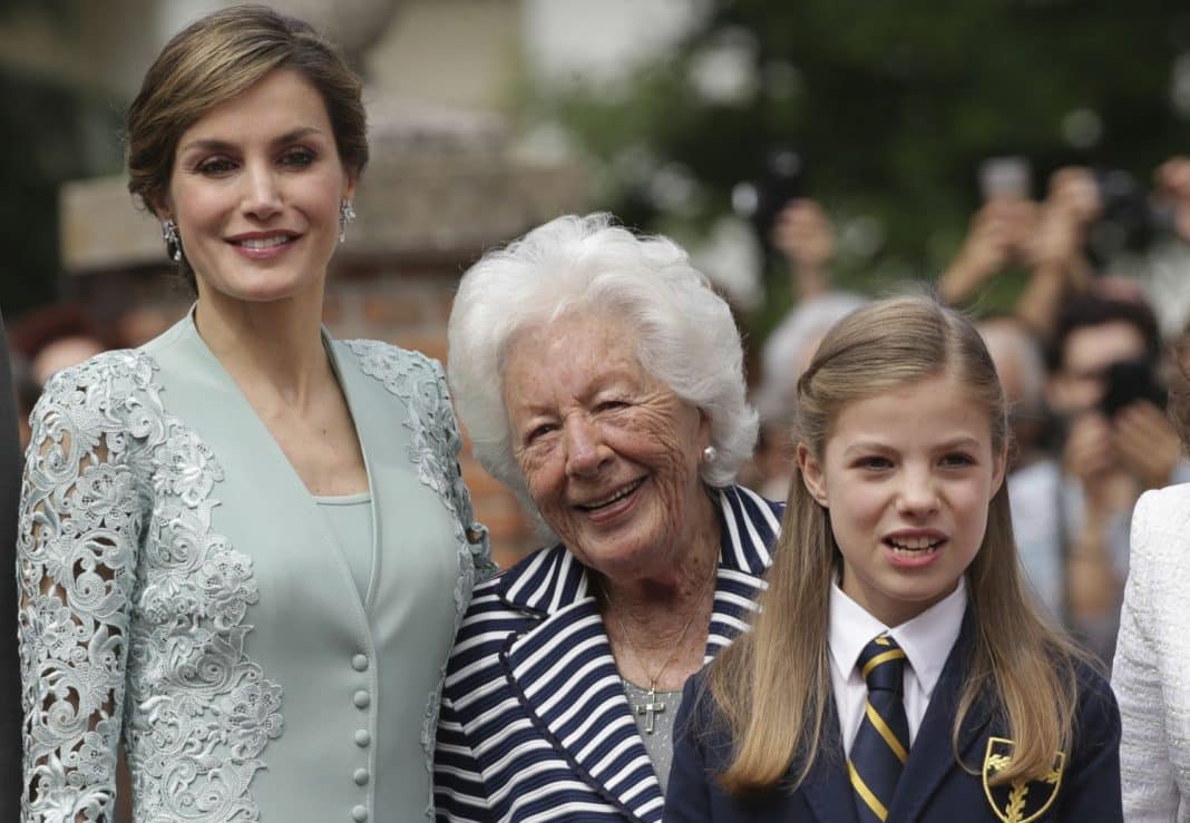 La Reina Letizia y Menchu Álvarez del Valle comunión Infanta Leonor