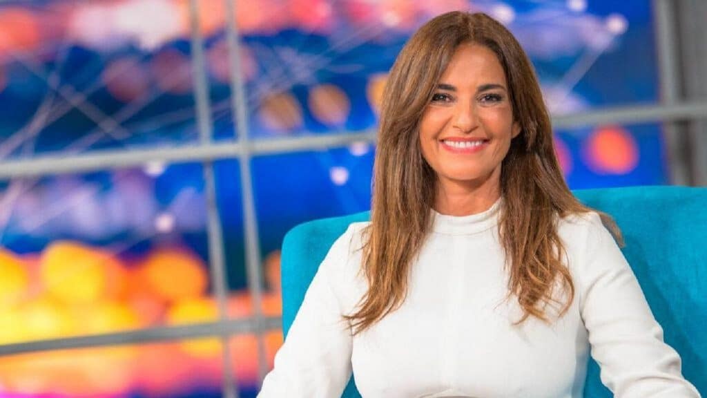 Mariló Montero sigue en guerra por su topless: "Esta mujer no soy yo"