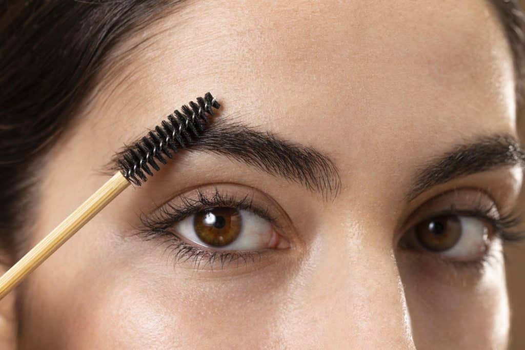 ¿Cómo arreglar y disimular unas cejas mal depiladas?