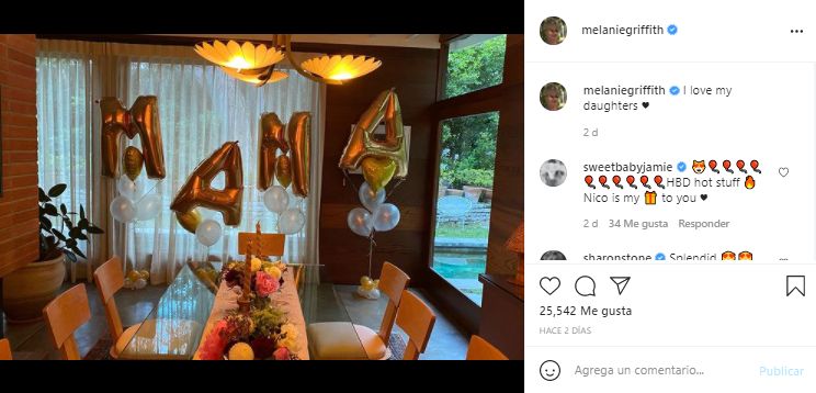 Felicitacion cumpleaños Melanie Griffith regalo Stella del Carmen Dakota Johnson 