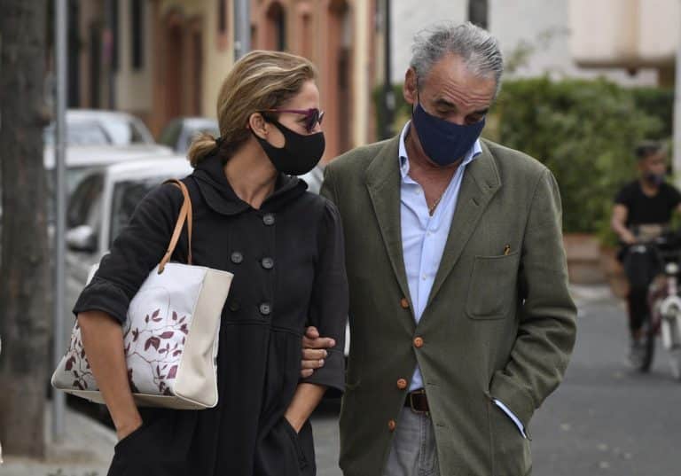 Mario Conde destrozado, llora la muerte de su hermana Ana