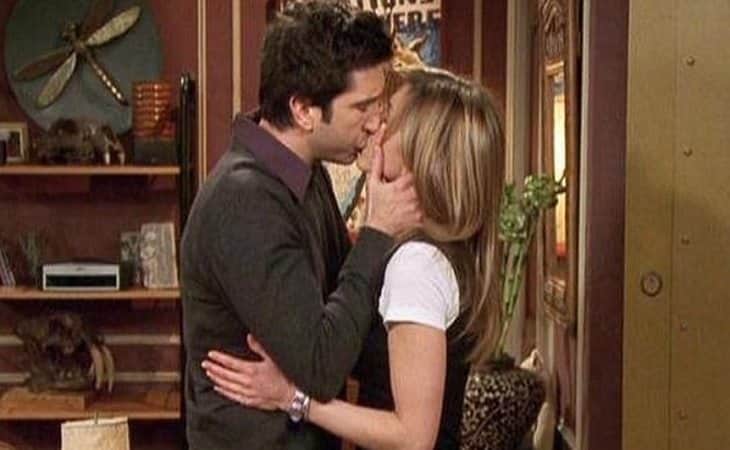 Rachel y Ross Jenifer Anniston David Schwimmer beso Friends