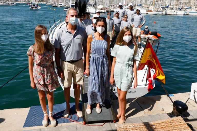 El rey Felipe VI y la infanta Sofía, su conexión con las Baleares: así son sus abarcas RIA Menorca