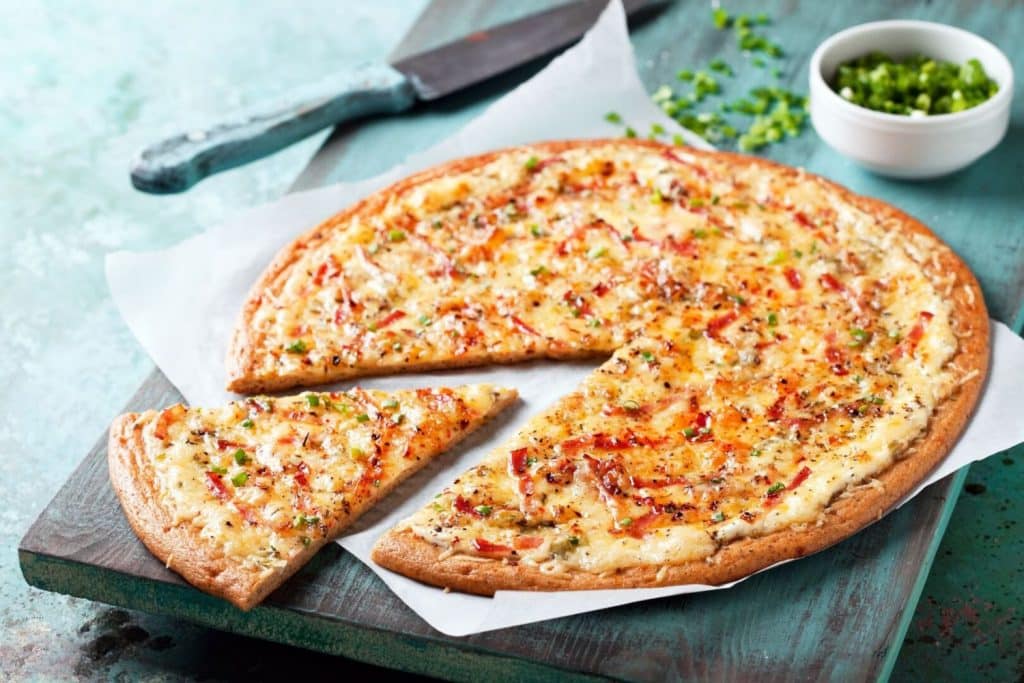 ¿Cómo recalentar una pizza del día anterior y que te quede crujiente?