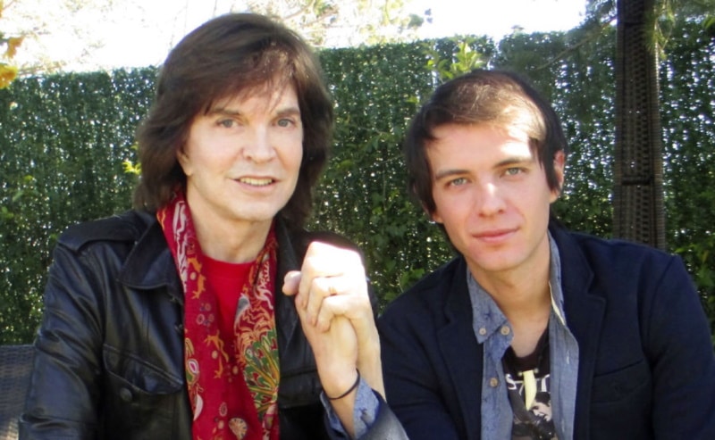 Camilo Blanes posando con su padre