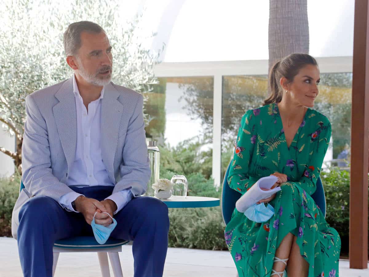 letizia-mantiene-en-mallorca-vestido-y-alpargatas