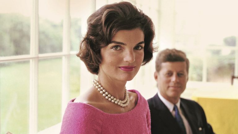 Lección de estilo: Las firmas españolas que Jackie Kennedy no se quitaría en 2021