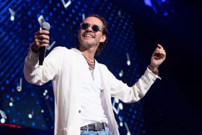 Marc Anthony y su bonito gesto con un fan ciego en pleno concierto