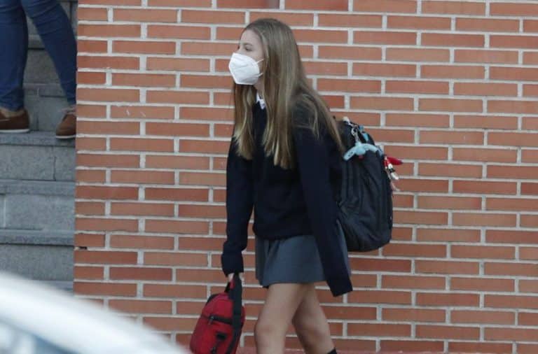 La Infanta Sofía, primer día de colegio muy guapa con minifalda