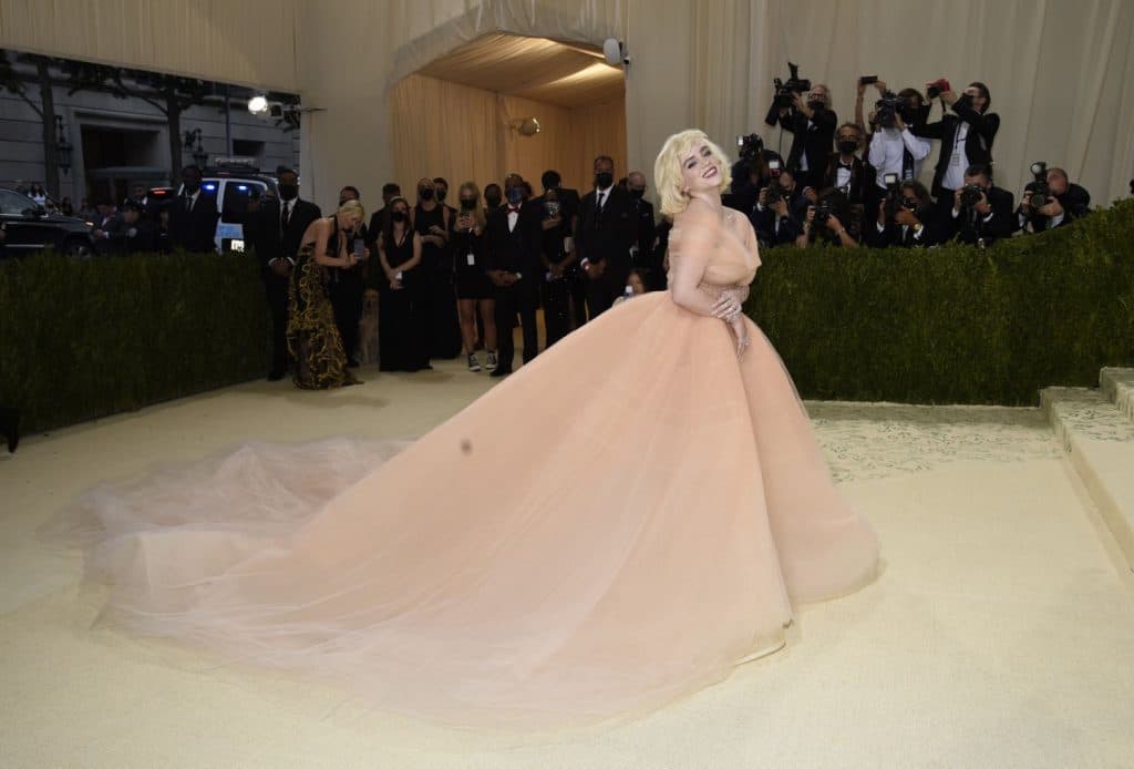 Rosalía, Billie Eilish y Kendall Jenner hacen olvidar a las grandes ausencias de la Gala MET 2021