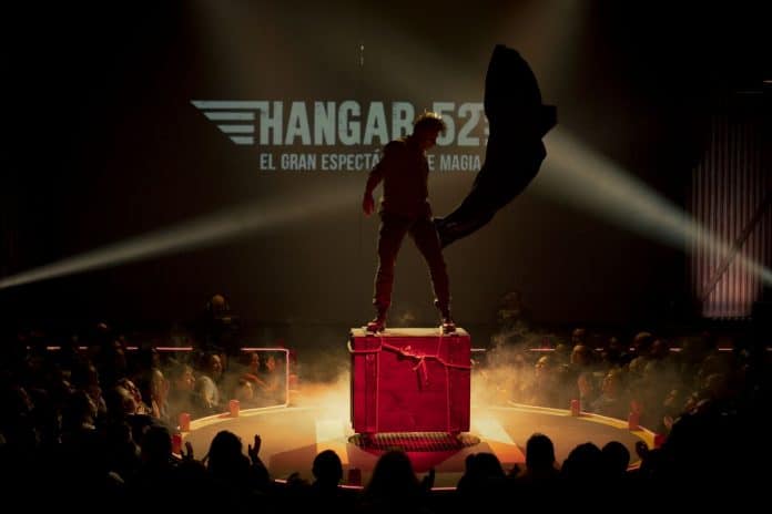 HANGAR 52 Revolution portada HANGAR 52 Revolution portada