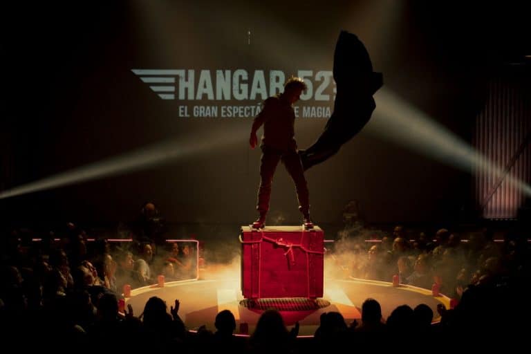 HANGAR 52 Revolution: El Mago YUNKE y su espectáculo al estilo de Las Vegas en IFEMA Madrid