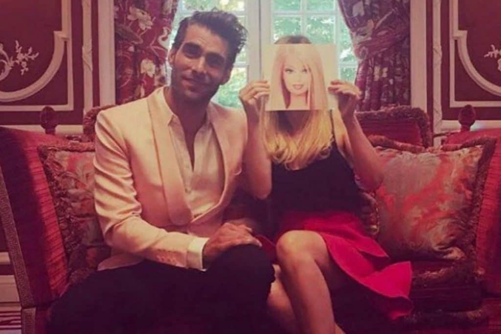 Jon Kortajarena la vecina rubia