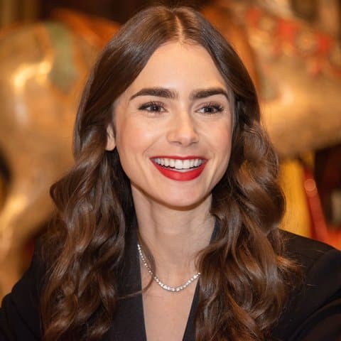 Lily Collins se ha casado en secreto en una boda de cuento de hadas