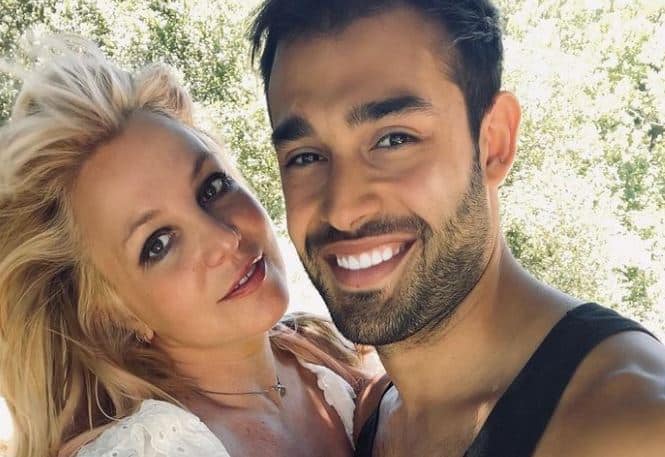 Britney Spears celebra su libertad anunciando su boda