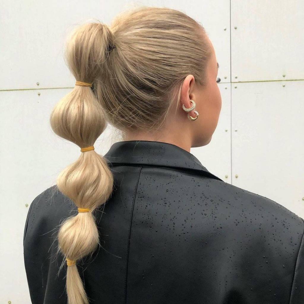 Coletas altas, la bubble ponytail o burbuja, el alisado perfecto y el wet hair, ideales para fiestas y eventos