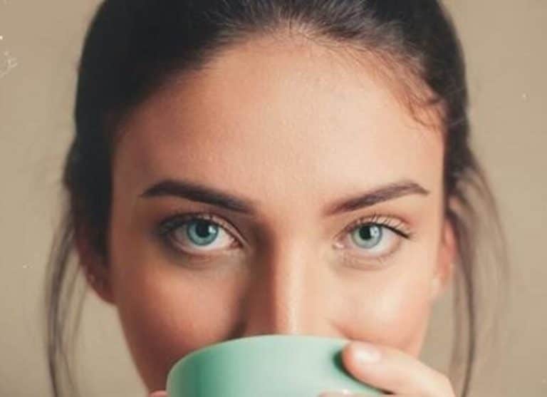 Descubre el ‘Mewing’: El trending exercise para revelar un rostro joven y atractivo naturalmente