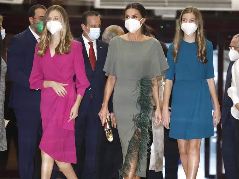 Reina Letizia, Princesa Leonor y Sofía: verde, rosa y azul, el mensaje de sus looks