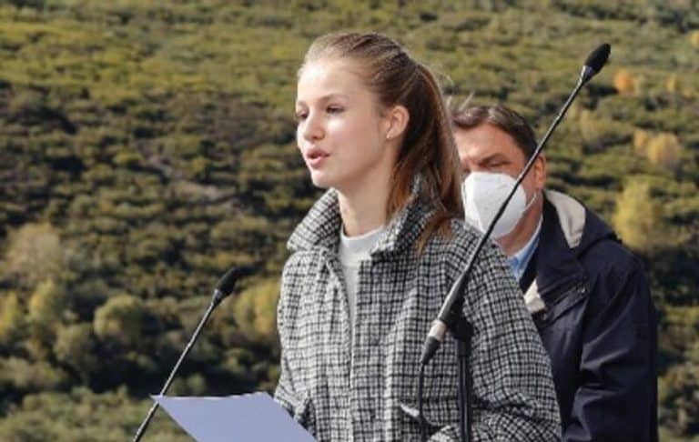 La princesa Leonor bloquea los teléfonos de sus compañeros cadetes de la Academia Militar