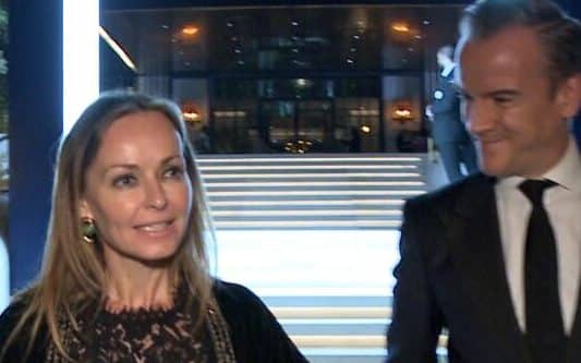 Sharon Corr con un misterioso hombre