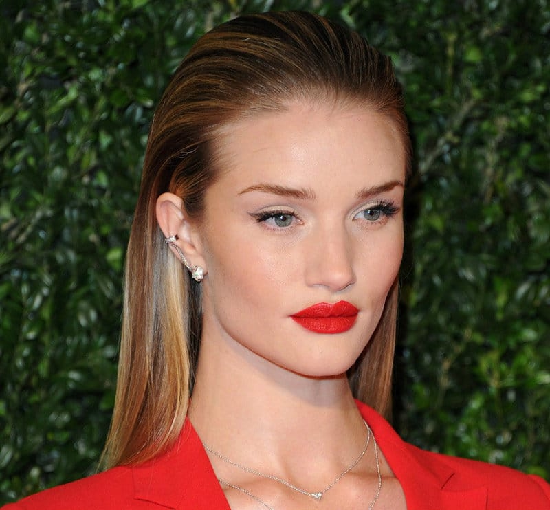 Coletas altas, la bubble ponytail o burbuja, el alisado perfecto y el wet hair, ideales para fiestas y eventos